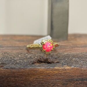 NWT Kendra Scott Susie Gold Band Ring in Hot Pink Kyocera Opal!
